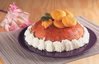 Bomba con salsa de frutas